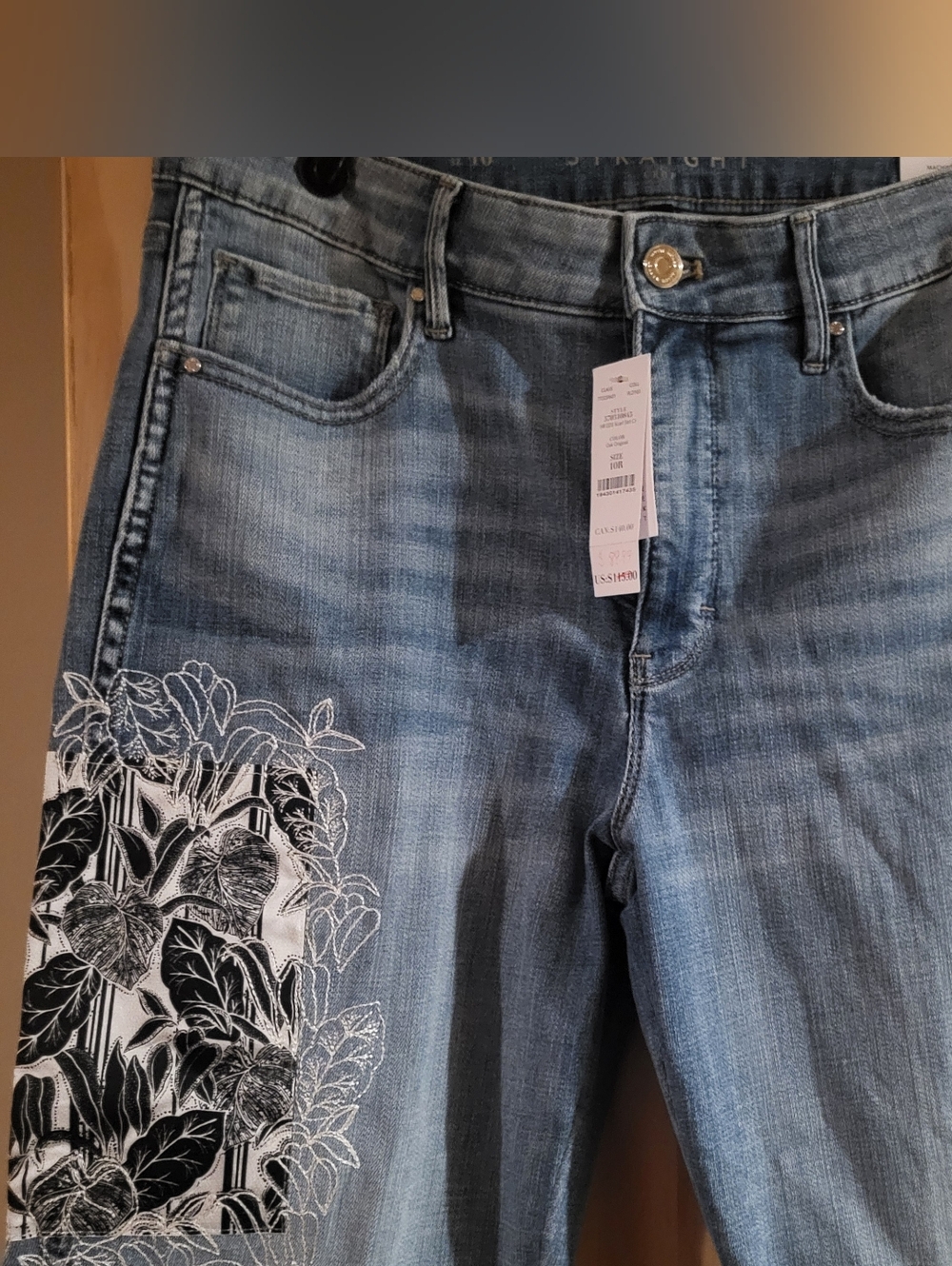 Womens Light Blue Embroidered Patch Jean Capris. Straight Crop Brand New